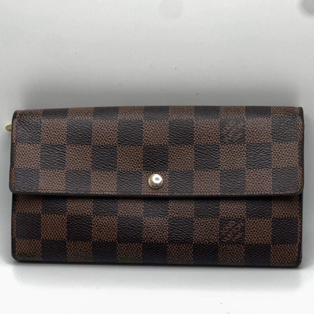 Louis Vuitton Damier Ebene Pattern International Wallet